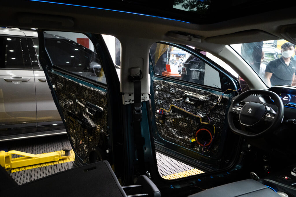 Độ âm thanh xe Peugeot 408
