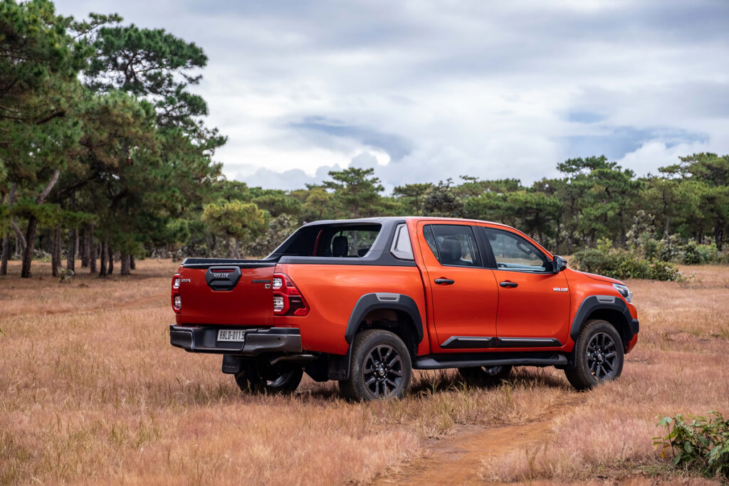 Độ âm thanh xe Toyota Hilux