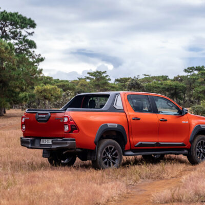 Độ âm thanh xe Toyota Hilux