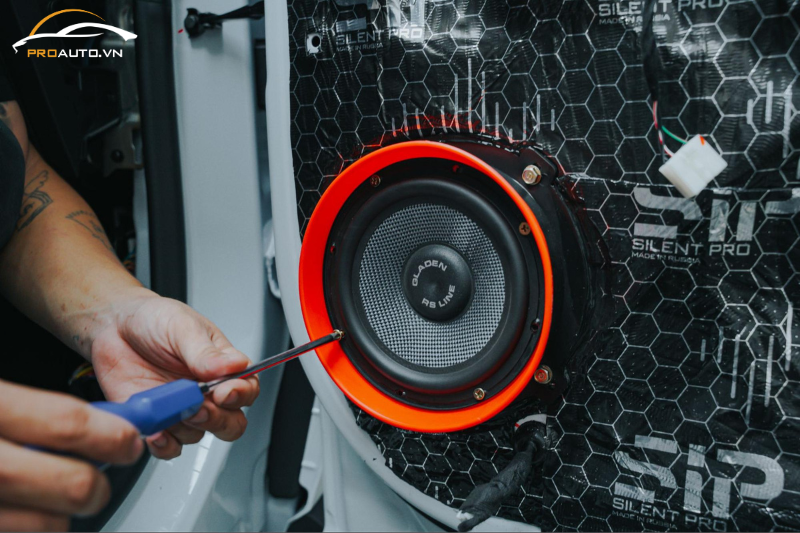 Độ âm thanh xe Ford Ranger thương hiệu Gladen