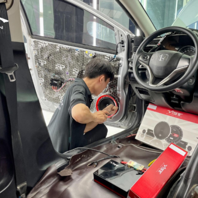 Độ âm thanh xe hơi là gì?