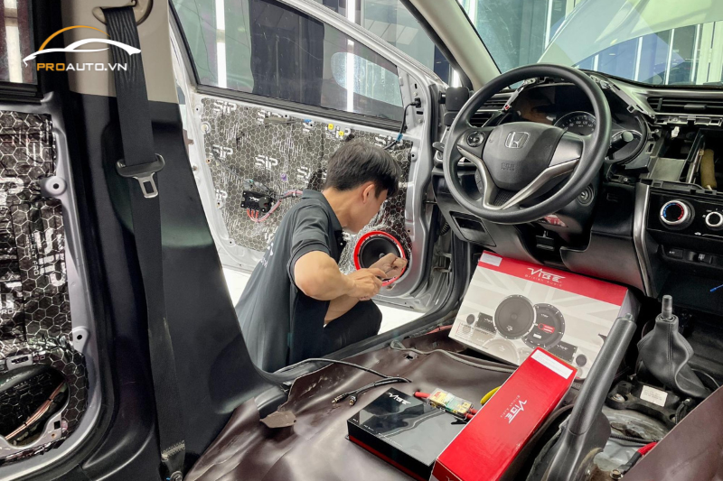 Độ âm thanh xe hơi là gì?