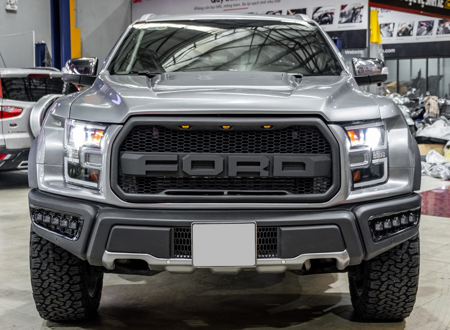 Độ đèn định vị mặt lưới tản nhiệt