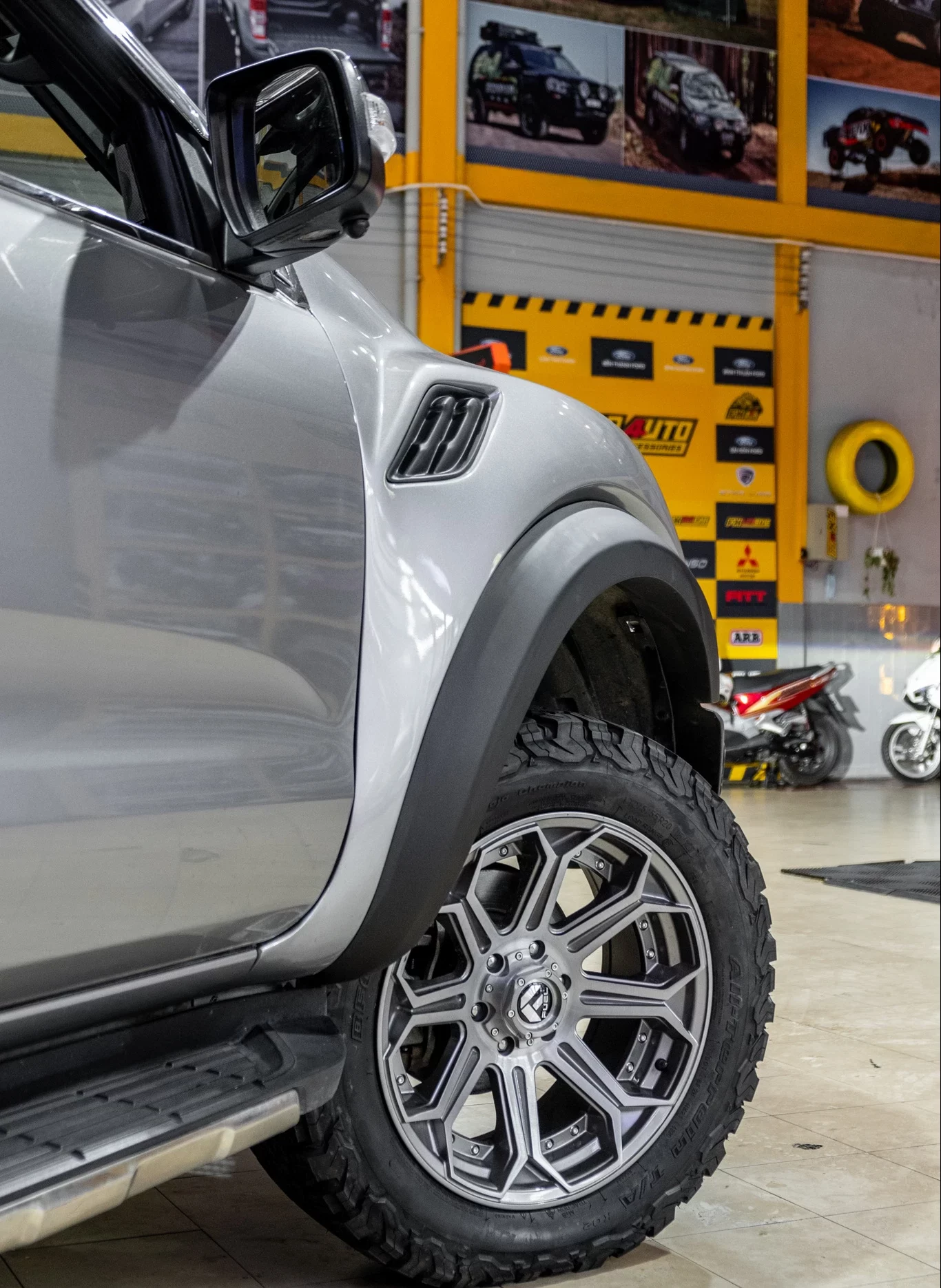 Độ ốp cua bánh