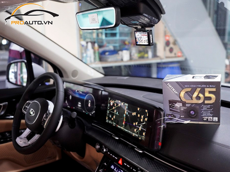 Độ camera hành trình cho xe Kia Carnival