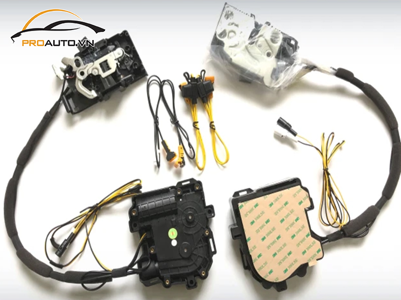 do cua hit o to xe EcoSport 14