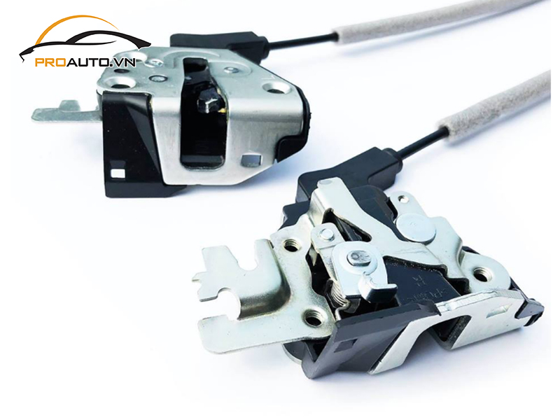 do cua hit o to xe Ford EcoSport 10