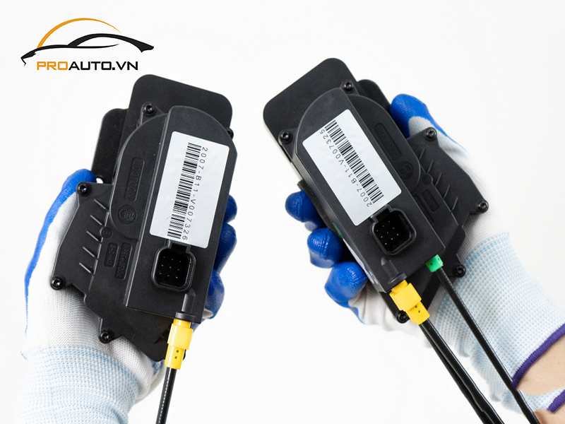 do cua hit o to xe Ford EcoSport 8 1