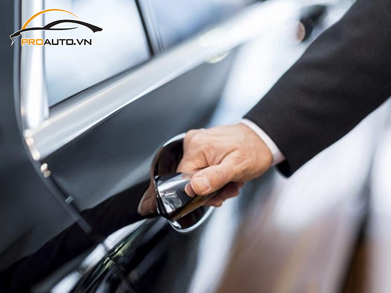 do cua hit o to xe Ford Ranger 7