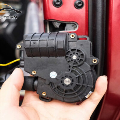 do cua hit o to xe Kia Explorer 10 1