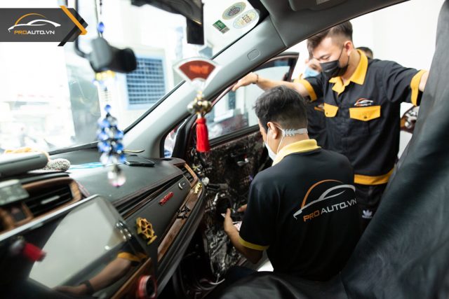 do cua hit o to xe Kia Explorer 21