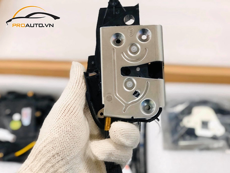 do cua hit o to xe Kia Optima 7