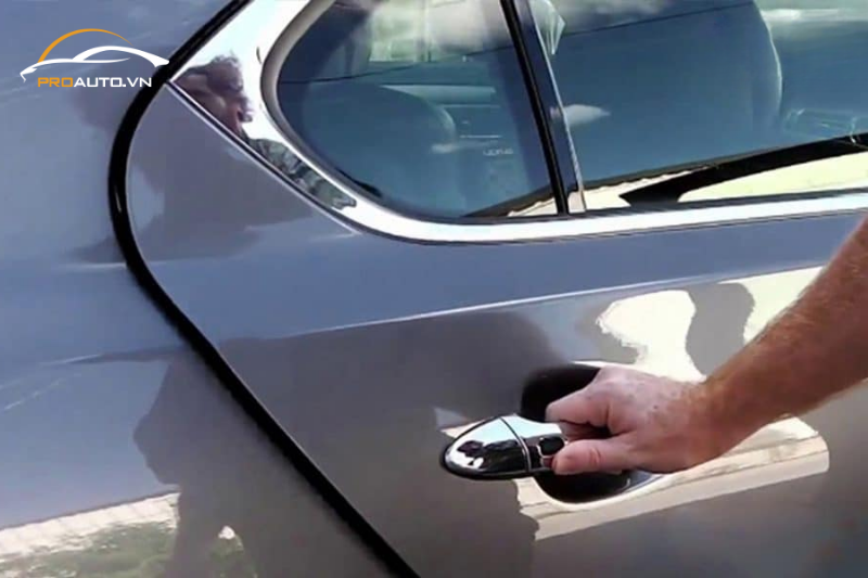 Độ cửa hít xe Kia Carnival