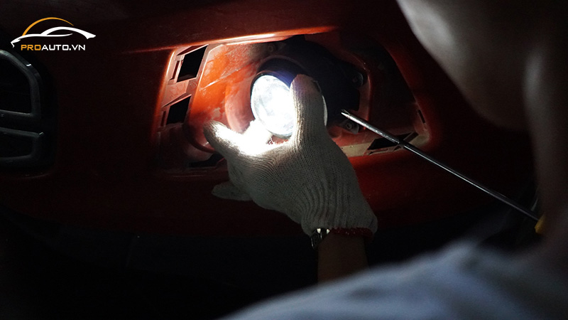 Độ đèn bi gầm ô tô là gì?
