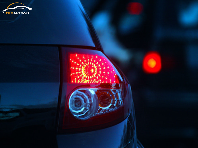 Độ đèn hậu ô tô