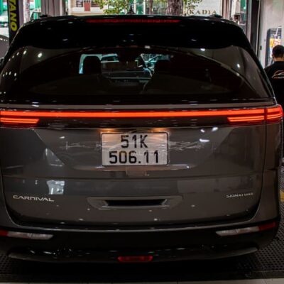 do den hau o to phong cach porsche o to kia carnival