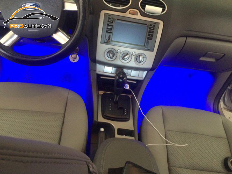 Độ đèn LED nội thất xe Ford Focus