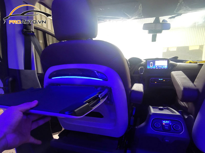 Độ đèn LED nội thất xe Ford Tourneo