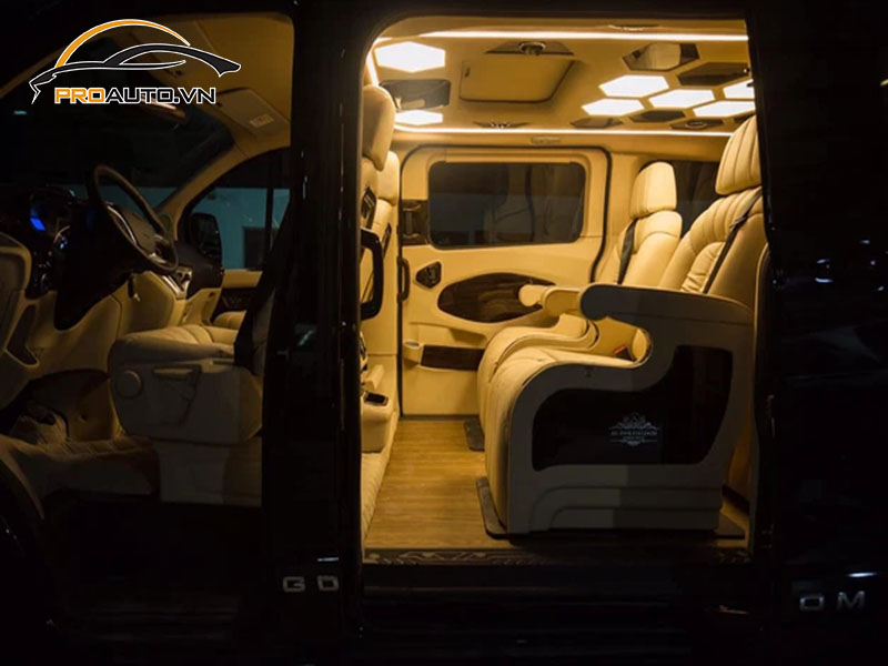 Độ đèn LED nội thất xe Ford Tourneo