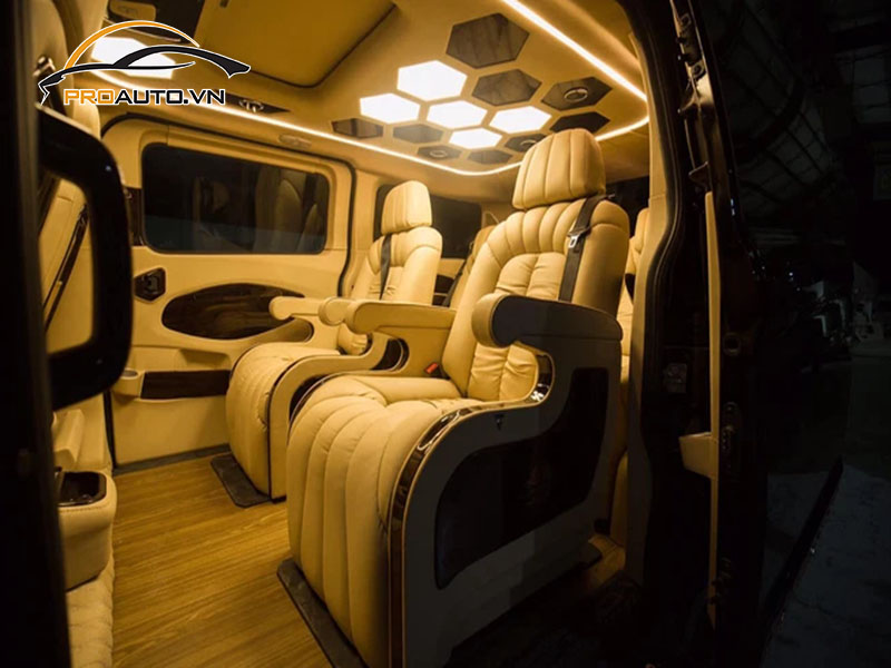 Độ đèn LED nội thất xe Ford Tourneo