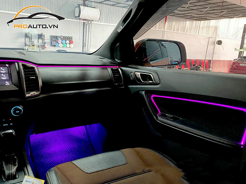 Độ đèn LED nội thất xe Ford Tourneo