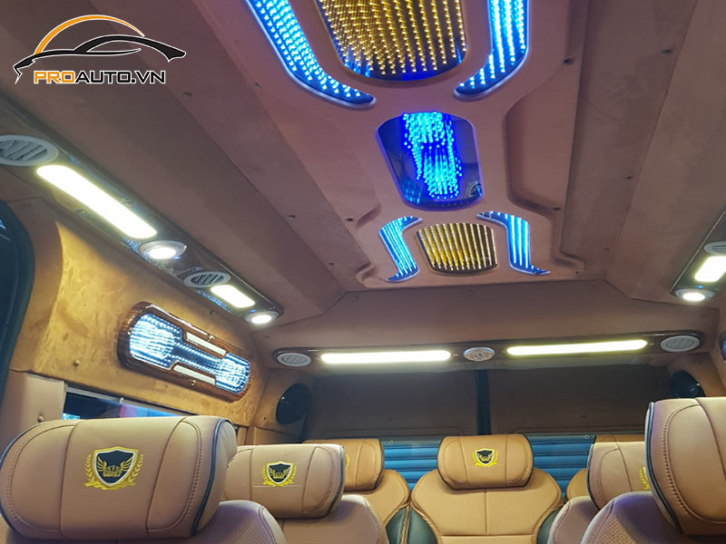 Độ đèn LED nội thất xe Ford Transit