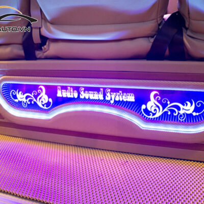 do den led noi that xe ford transit h6 1