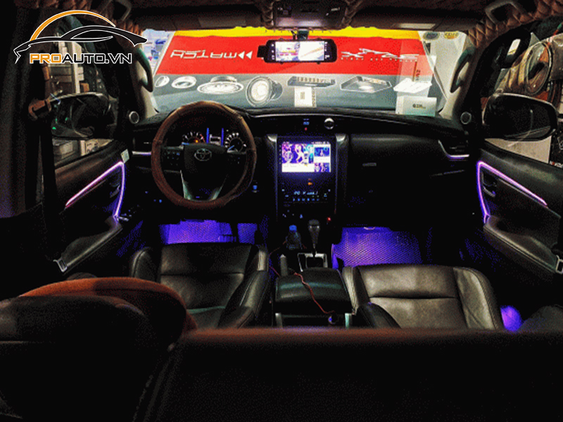 Độ đèn LED nội thất xe Toyota Fortuner