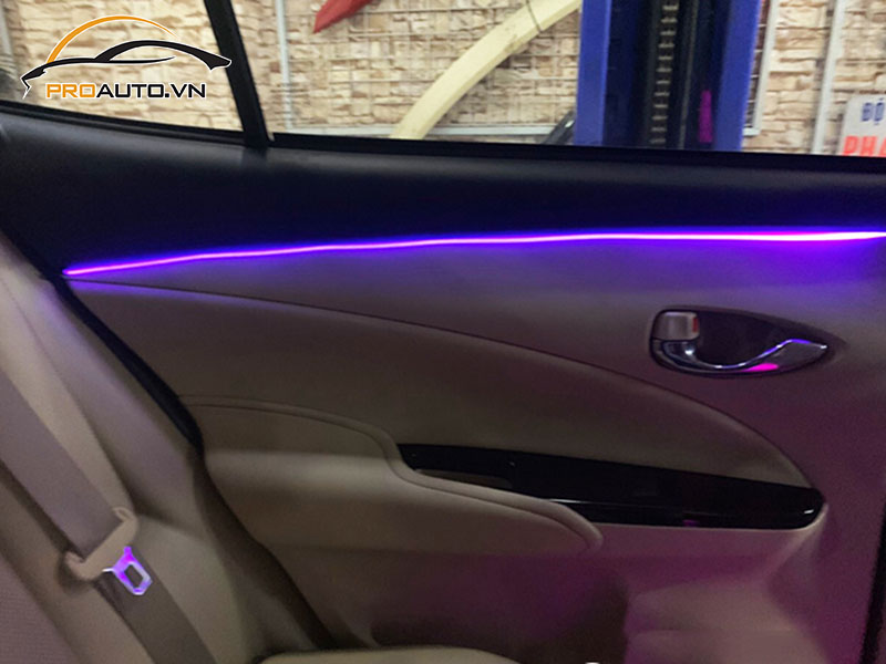 Độ đèn LED viền nội thất ô tô