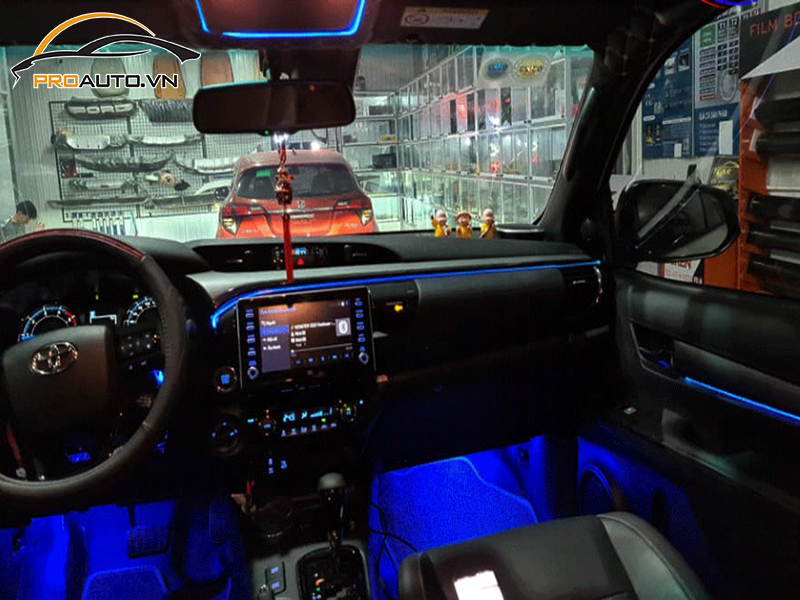 Độ đèn LED nội thất xe Toyota Hilux