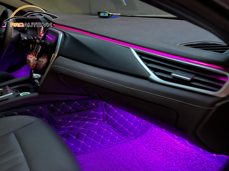 Độ đèn LED nội thất xe Toyota Hilux