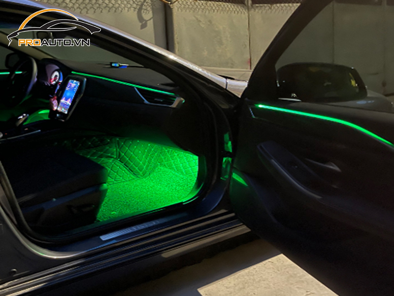 Độ đèn LED nội thất xe Toyota Hilux