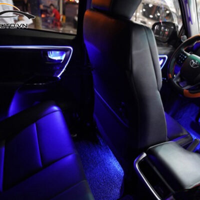 do den led noi that xe toyota innova h6 1