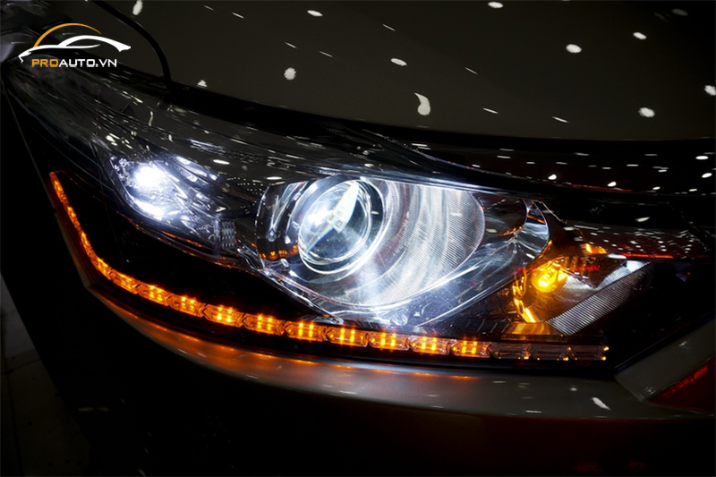 Độ đèn LED xi nhan ô tô