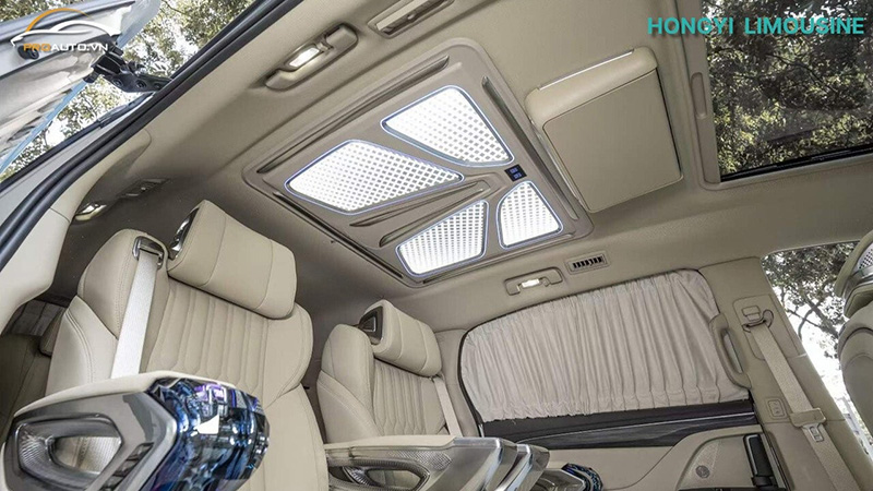 Độ đèn ốp trần Butterfly cho xe Hyundai Custin 2024