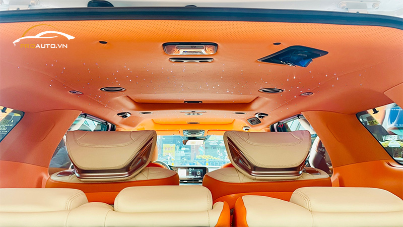 Độ đèn trần ánh sao cho xe Hyundai Custin 2024