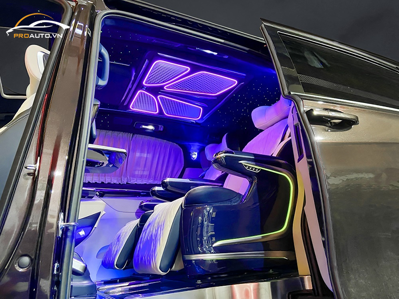 Độ đèn trần Butterfly cho xe Kia Carnival 