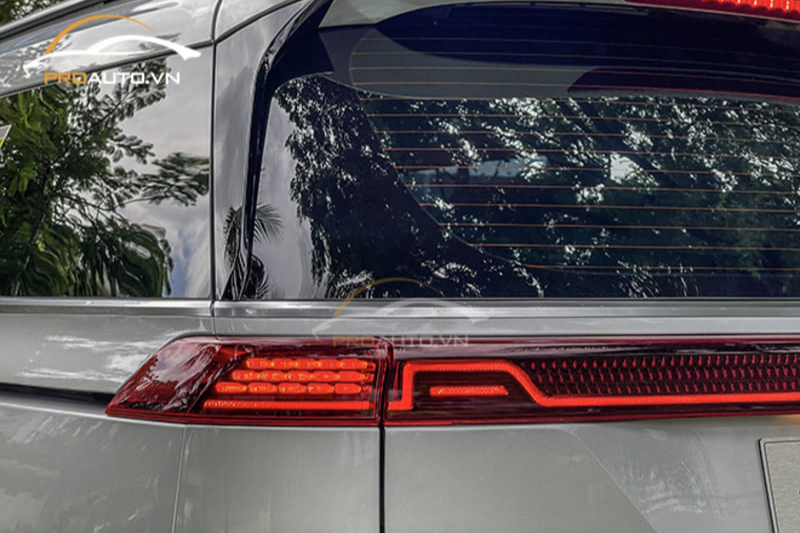 Độ đèn xi nhan xe Kia Carnival