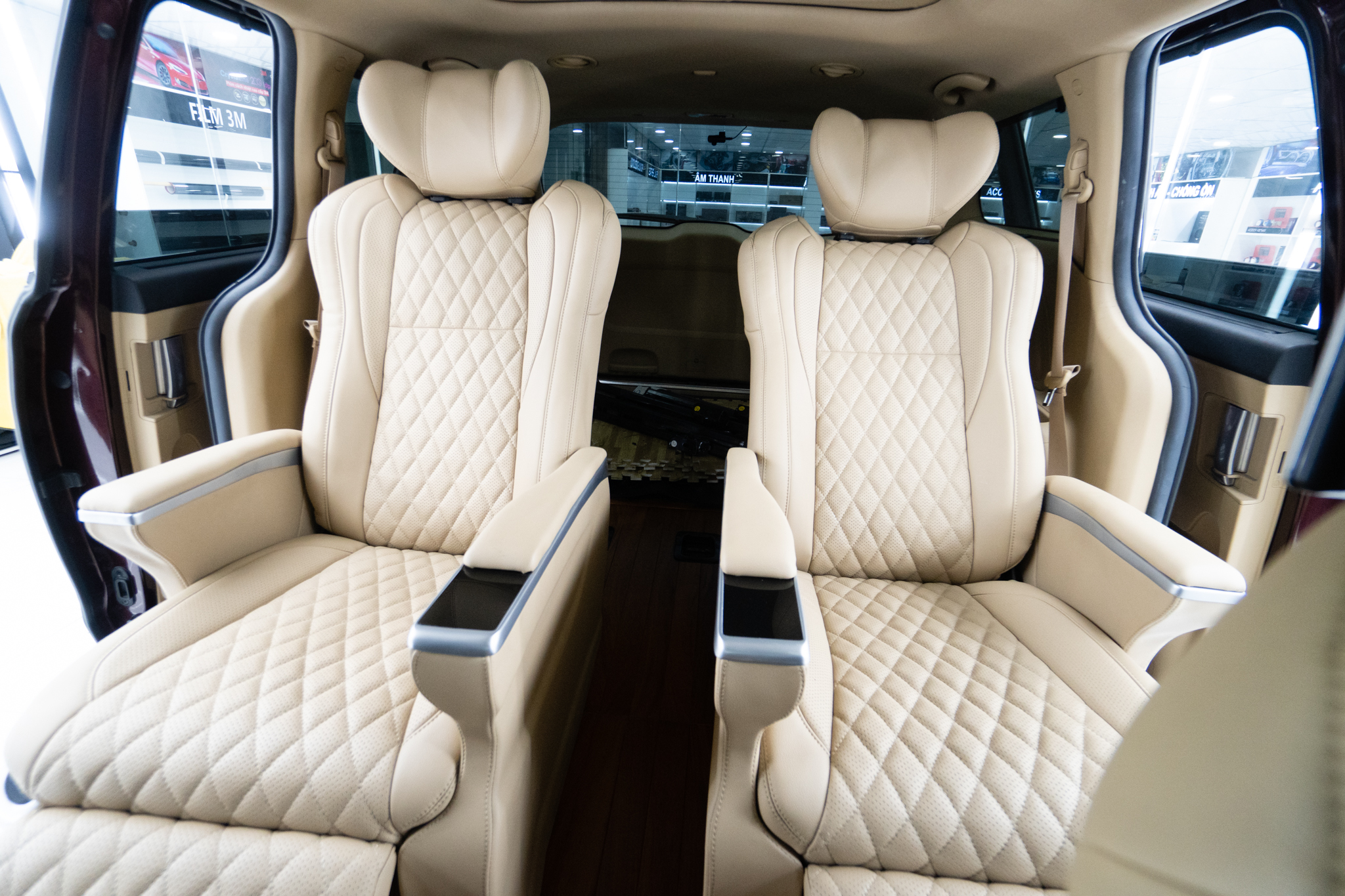 Độ ghế Limousine xe Kia Sorento - Ảnh 2