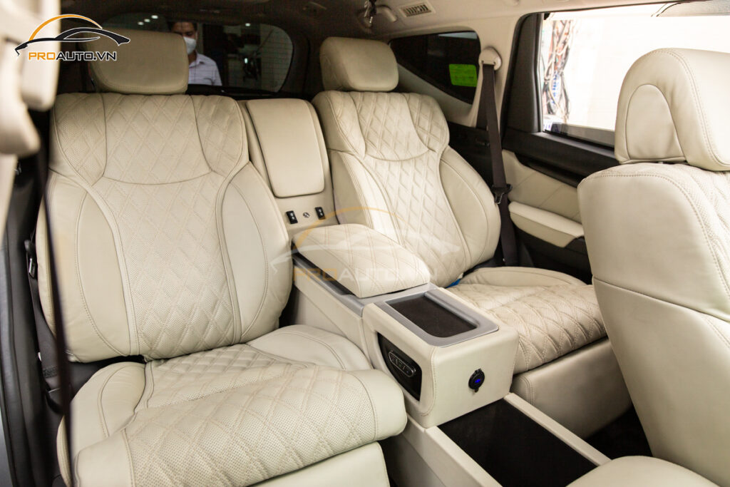 Nâng cấp limousine xe Mitsubishi Outlander phiên bản sang trọng hơn