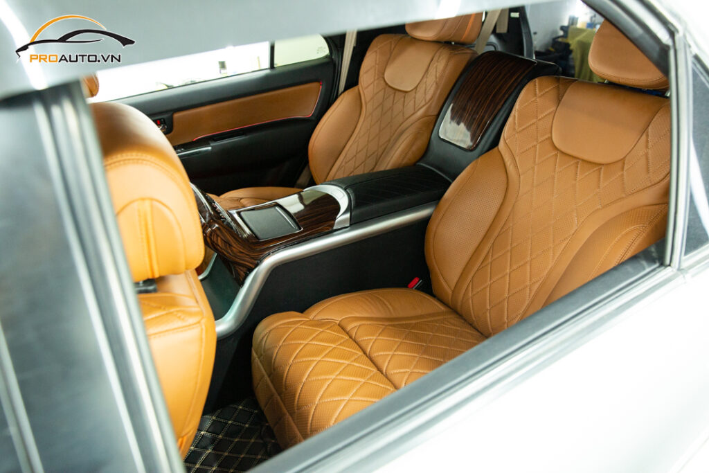 Kinh nghiệm độ ghế Limousine xe Toyota Granvia hiện nay