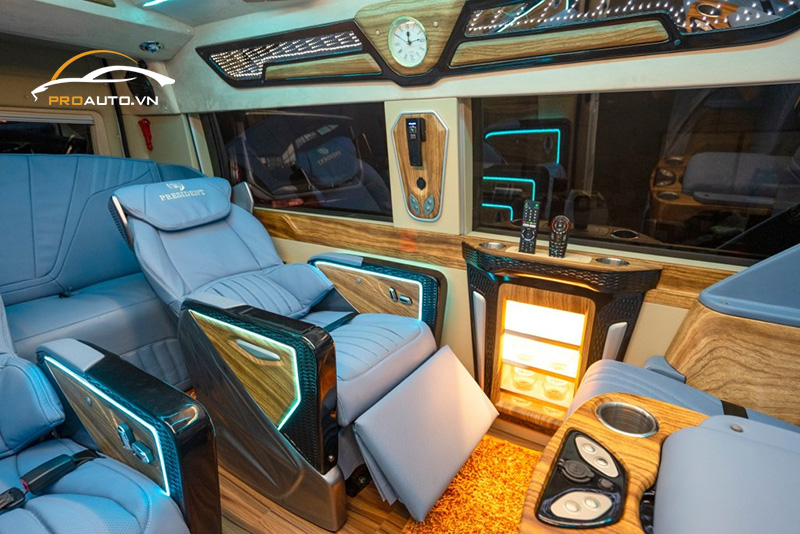 Độ ghế chỉnh điện xe Ford Transit Limousine