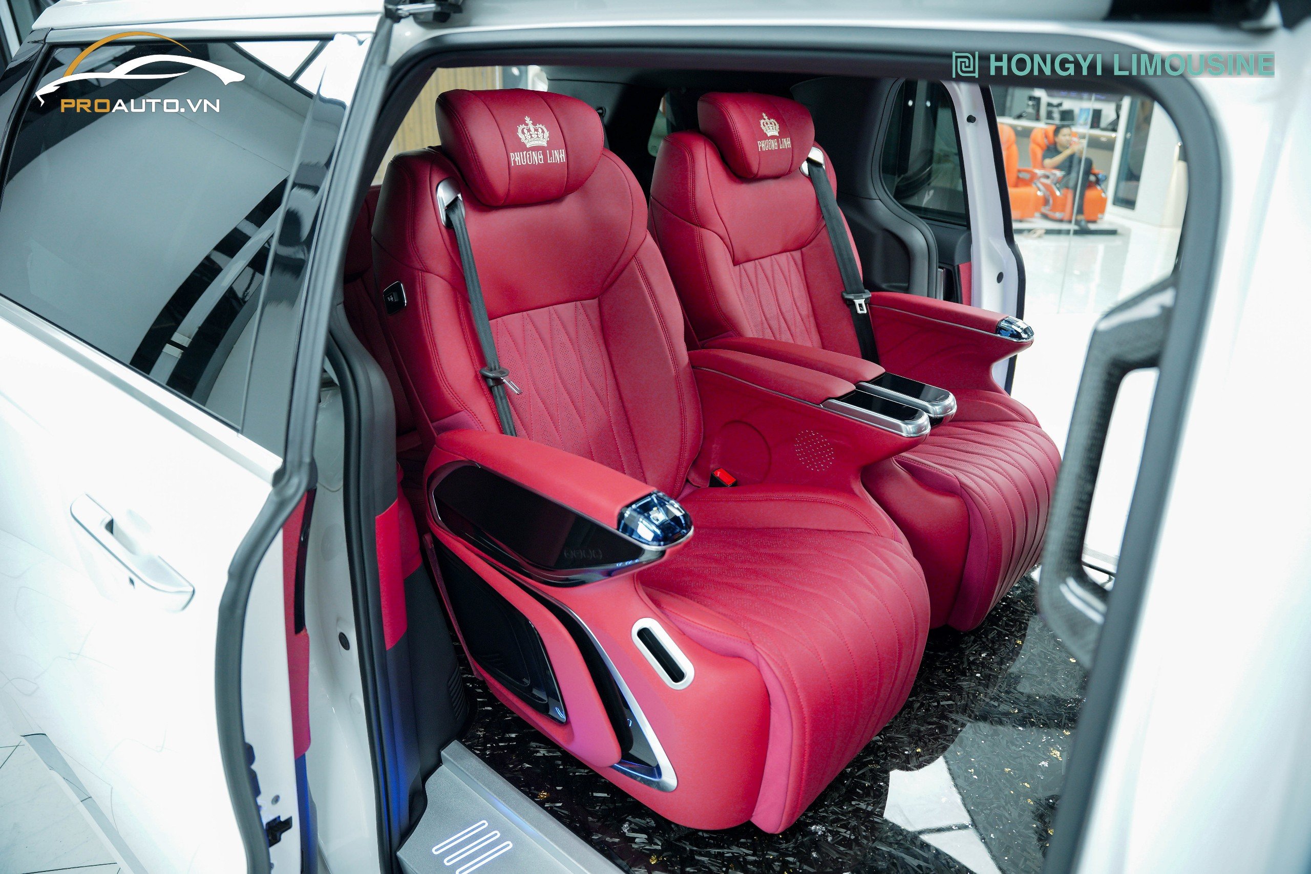 Độ ghế limousine 2.0 Plus cho xe Kia Carnival