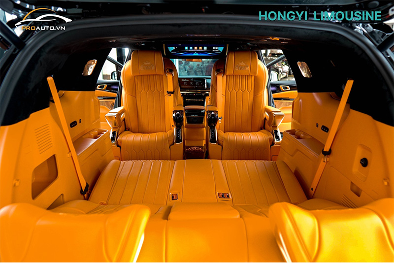 Độ ghế Limousine cho xe Hyundai Custin 2024