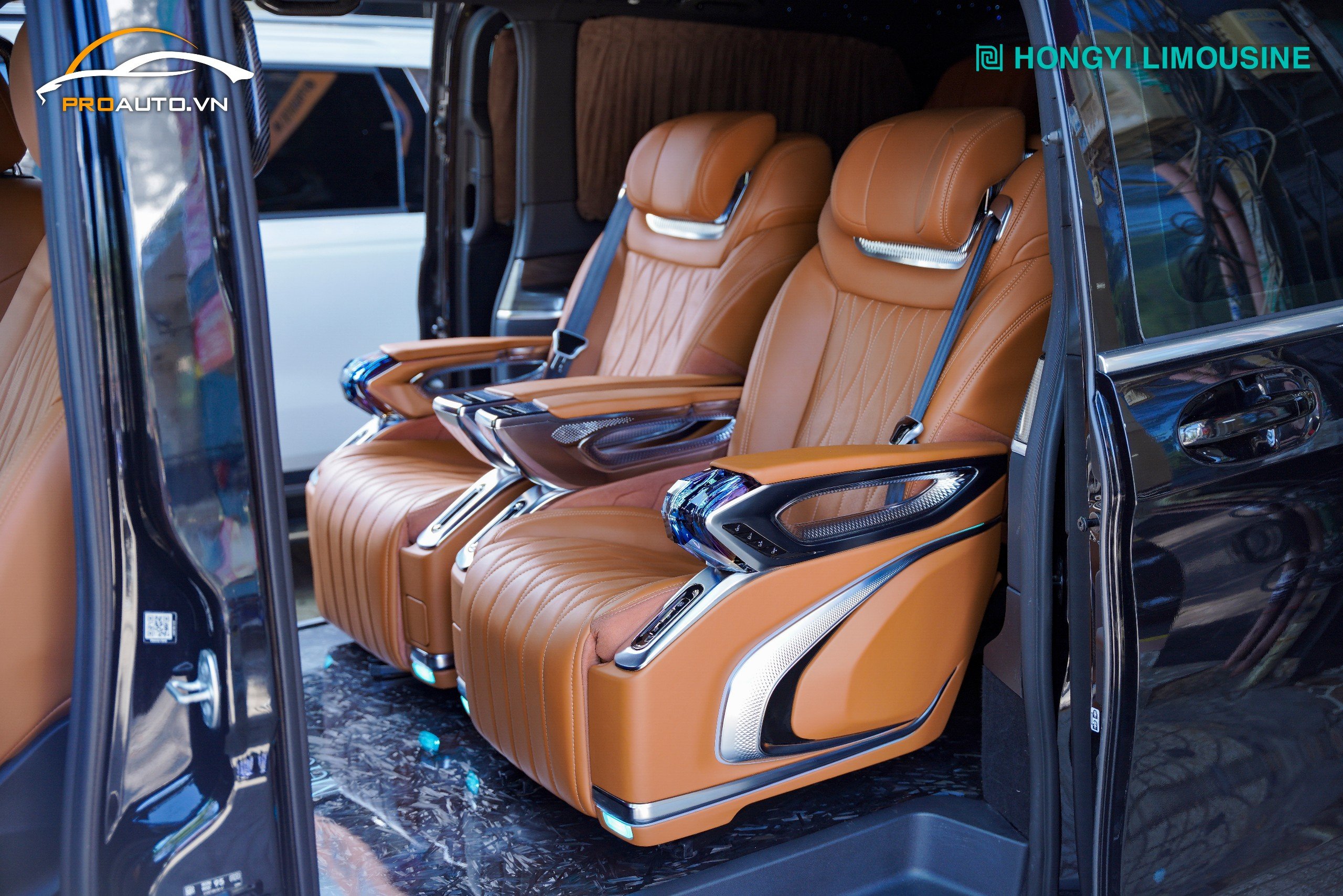 Độ ghế Limousine Ford Tourneo: Bảng Giá Và Kinh Nghiệm 2024