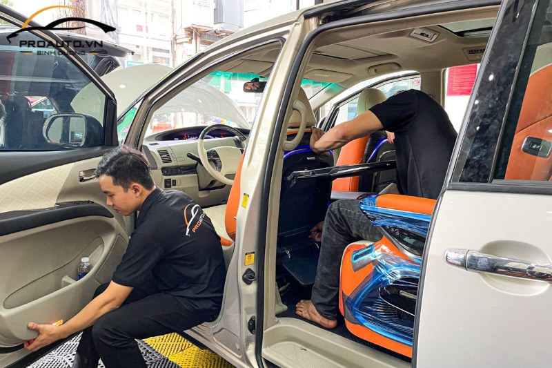 Độ ghế Limousine và bàn xếp cho xe hơi 