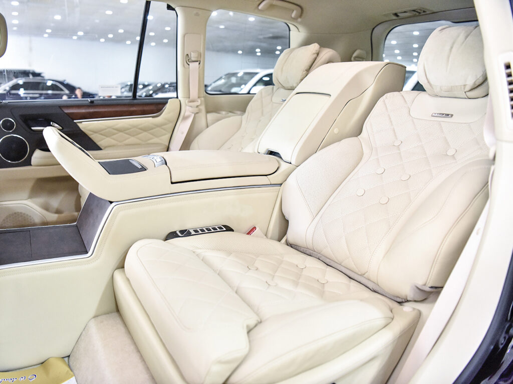 Có nhiều phương pháp độ ghế Limousine xe Ford Focus hiện nay