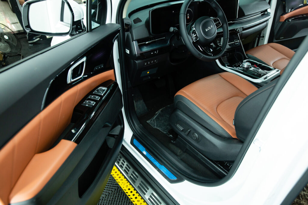 Kinh nghiệm độ ghế Limousine Kia Carnival