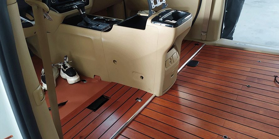 Làm sàn gỗ xe 7 chỗ Toyota Innova