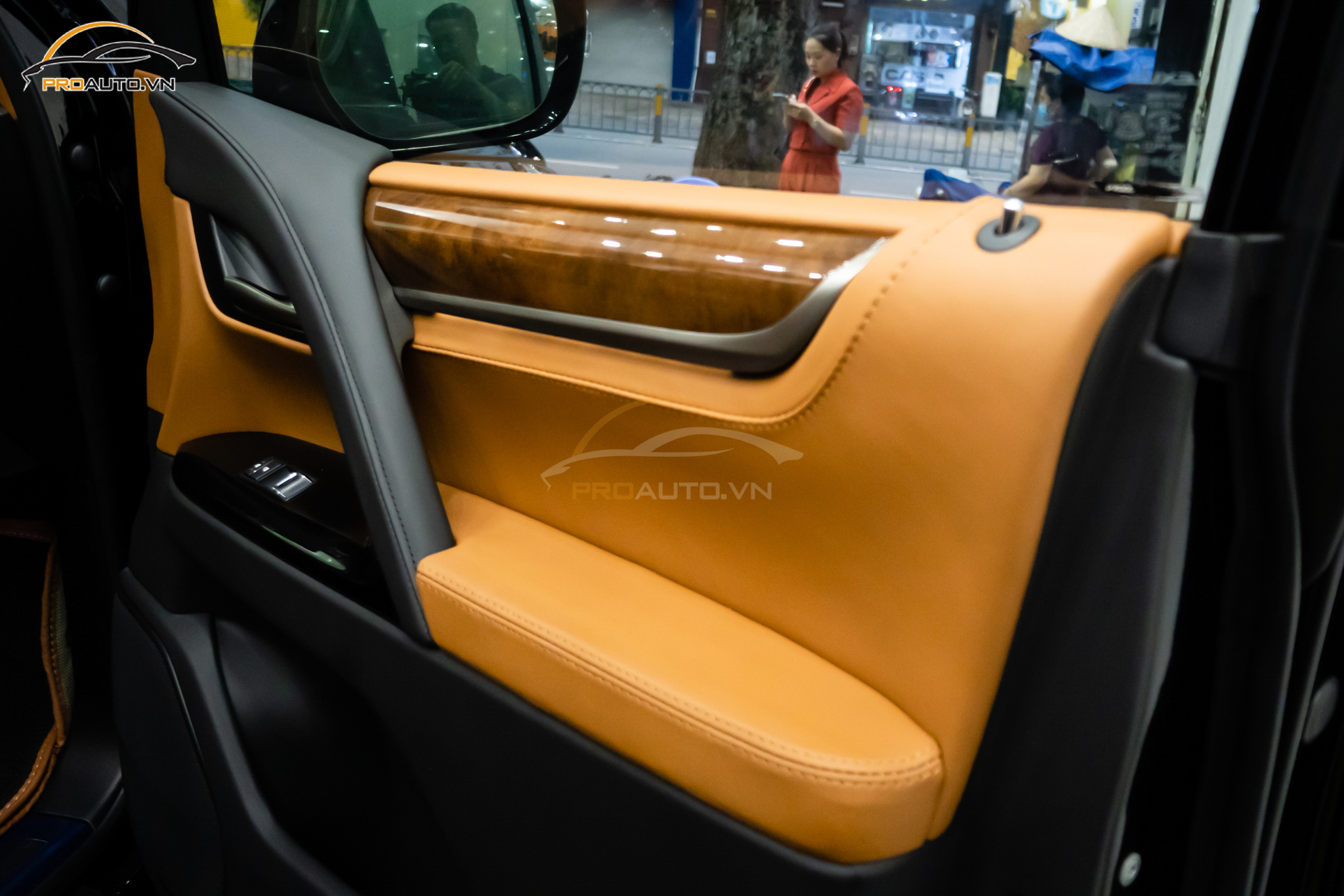 Bọc da tapi cửa xe Lexus LX570